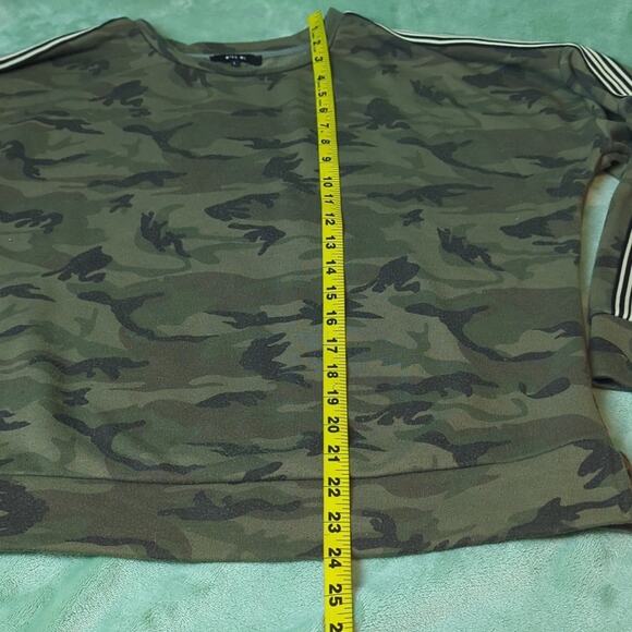Miss Me Camo Crewneck Sweatshirt Women's Large - Picture 4 of 4